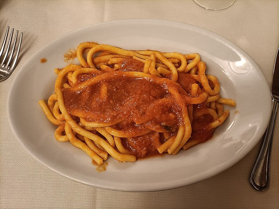 Pici all’aglione · Traditional Tuscan pasta inspiration